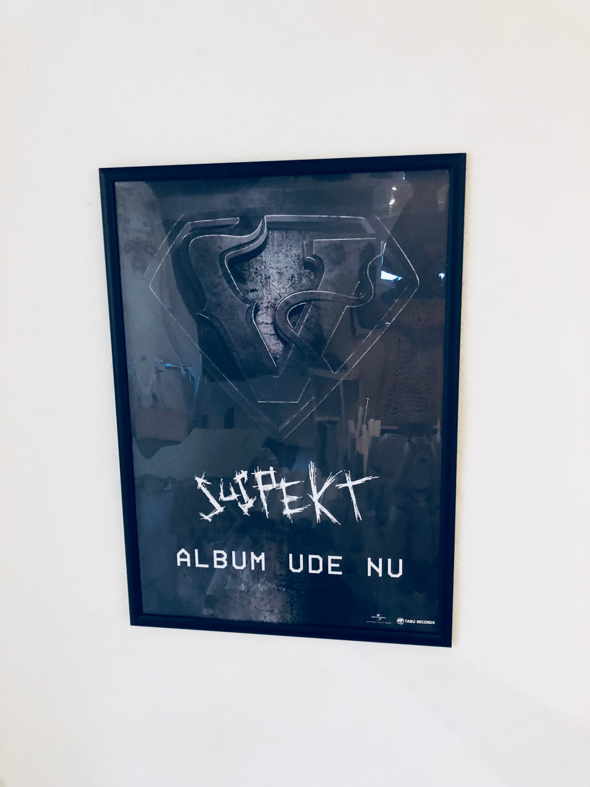 Suspekt - V - Poster